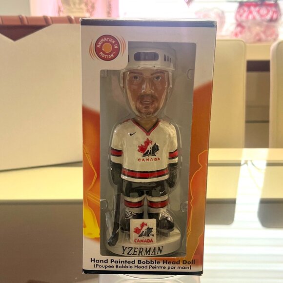 Steve Yzerman Hand Painted Bobblehead by Animation In Motion Collectible Series! - Picture 1 of 6